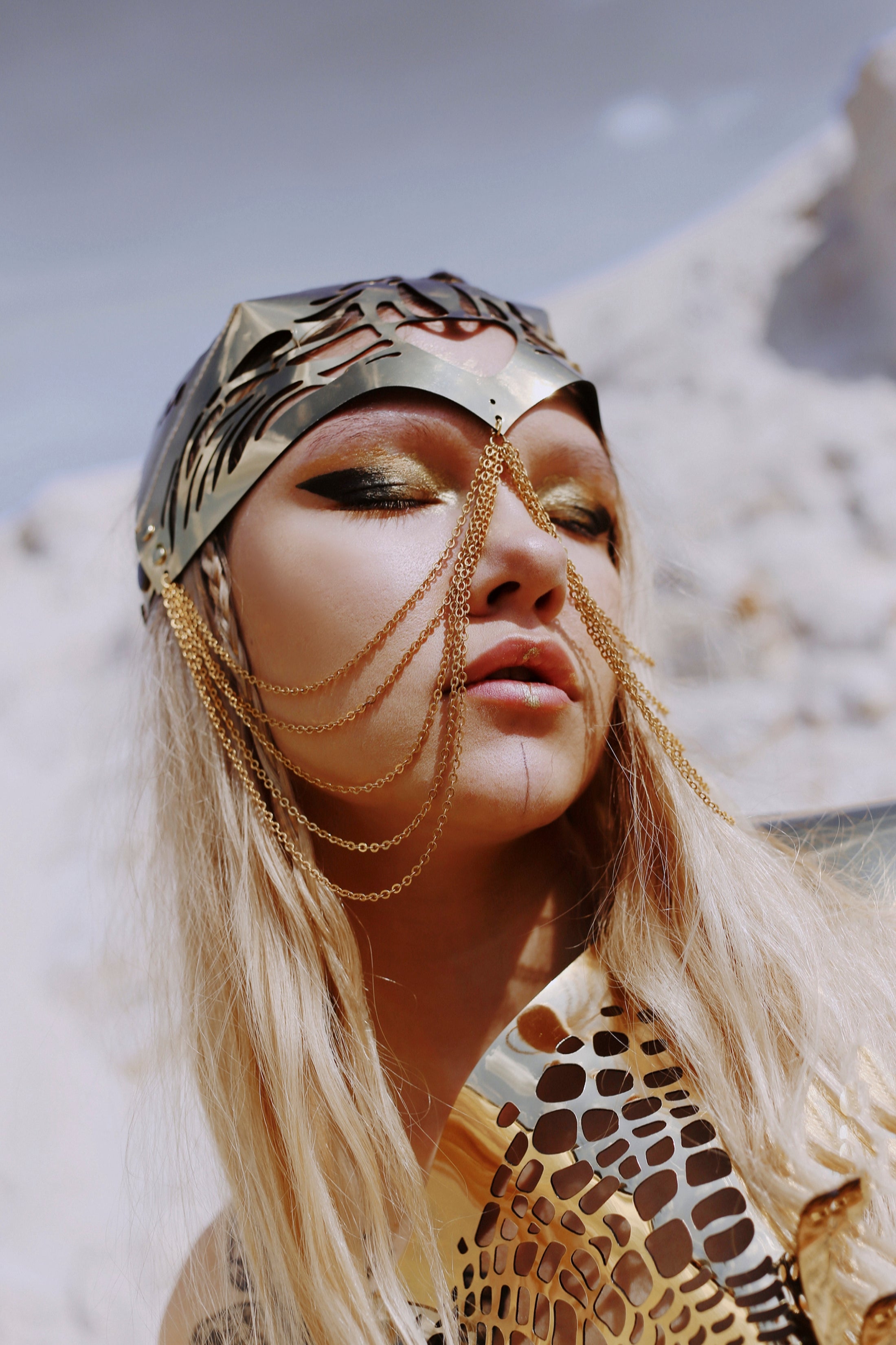 Headpiece with chains