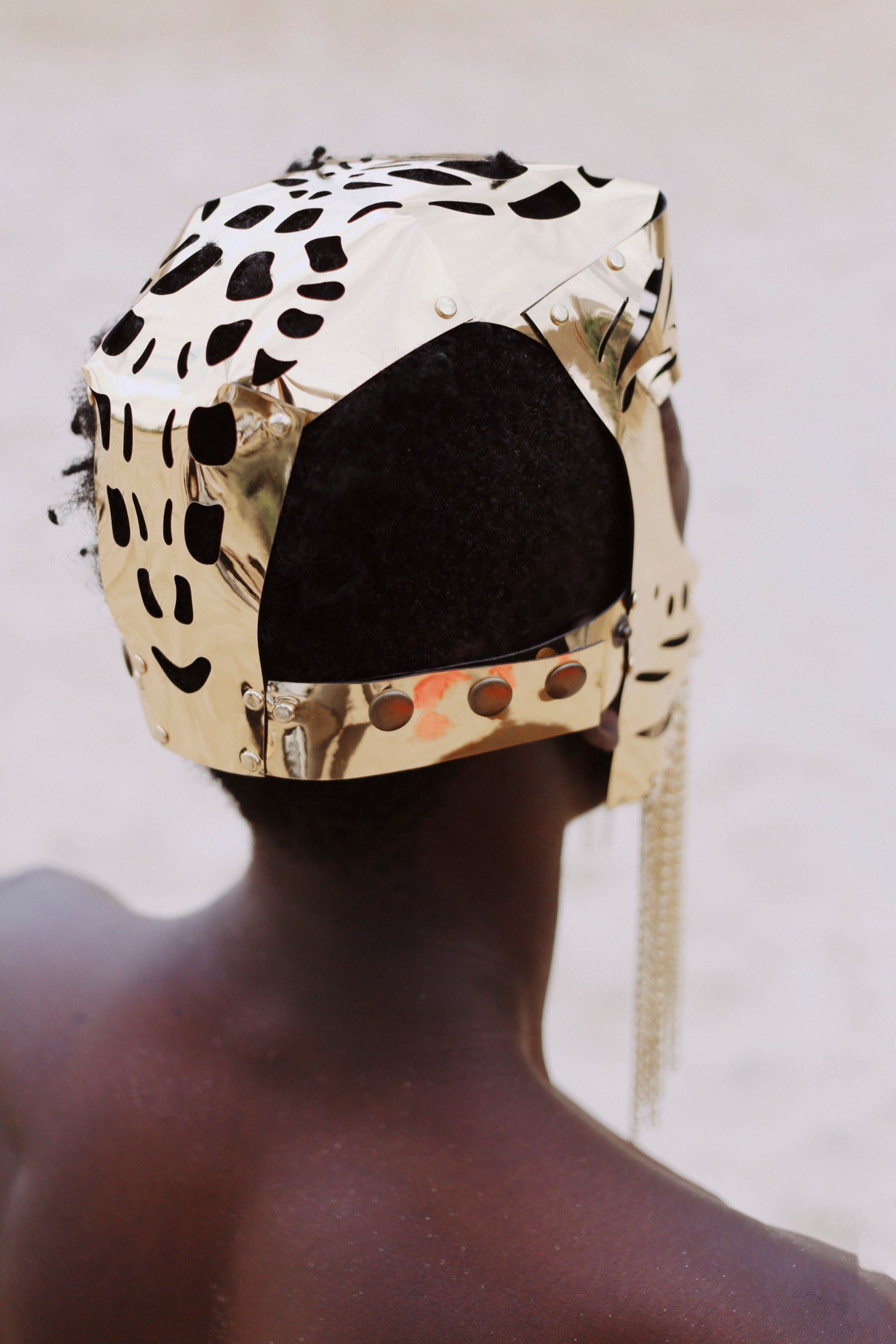 Mask with chain