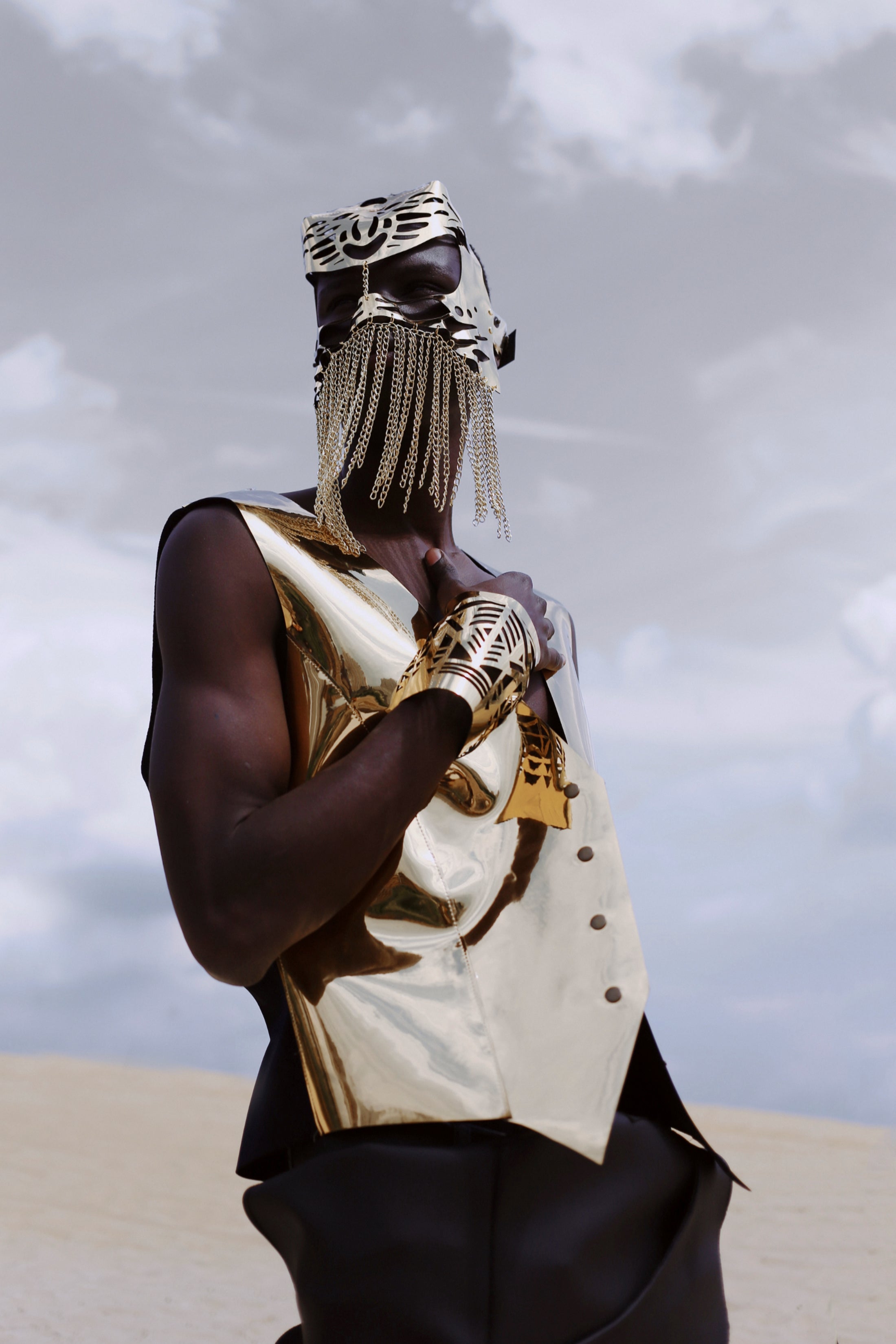 Mask with chain