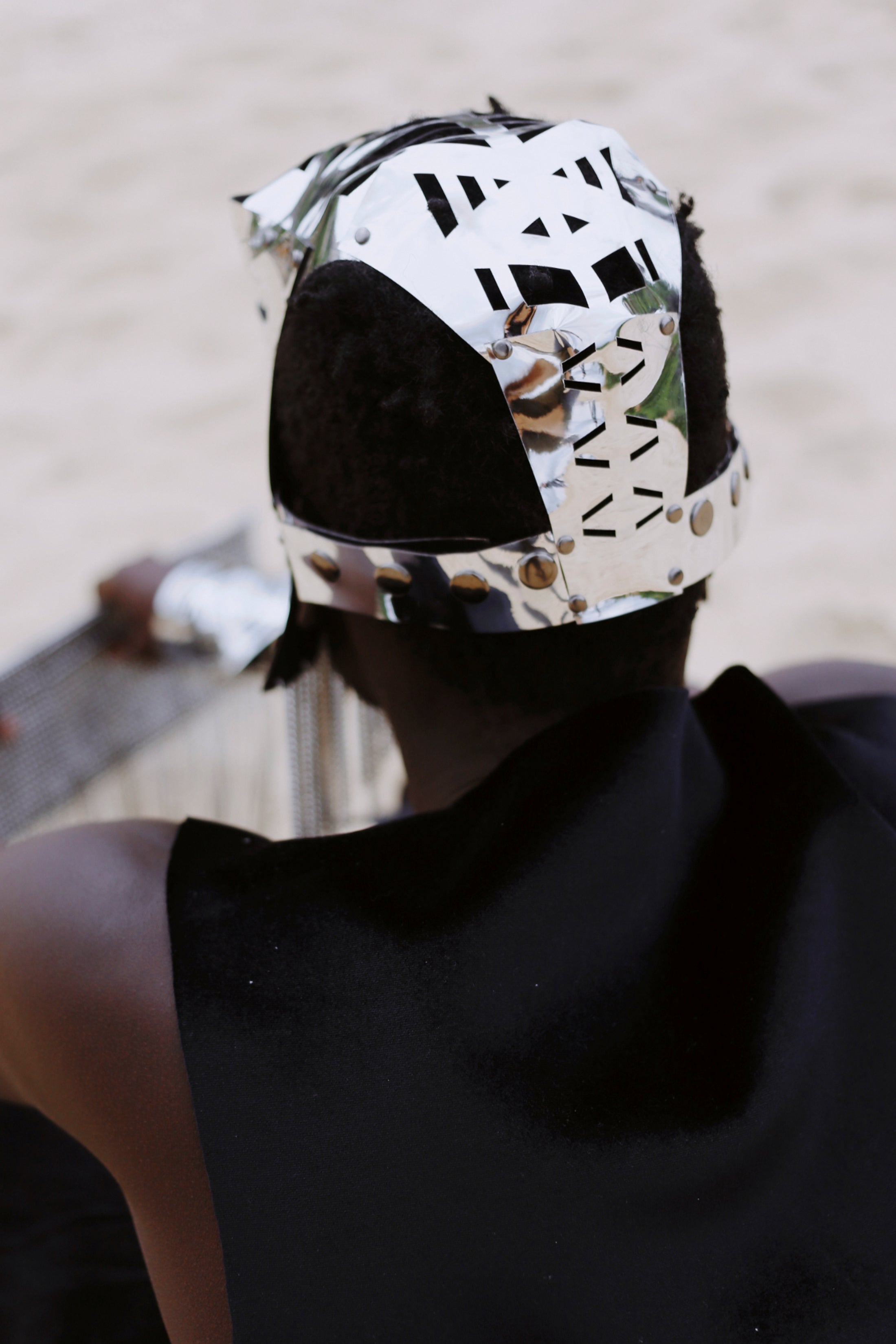 Mask with chain