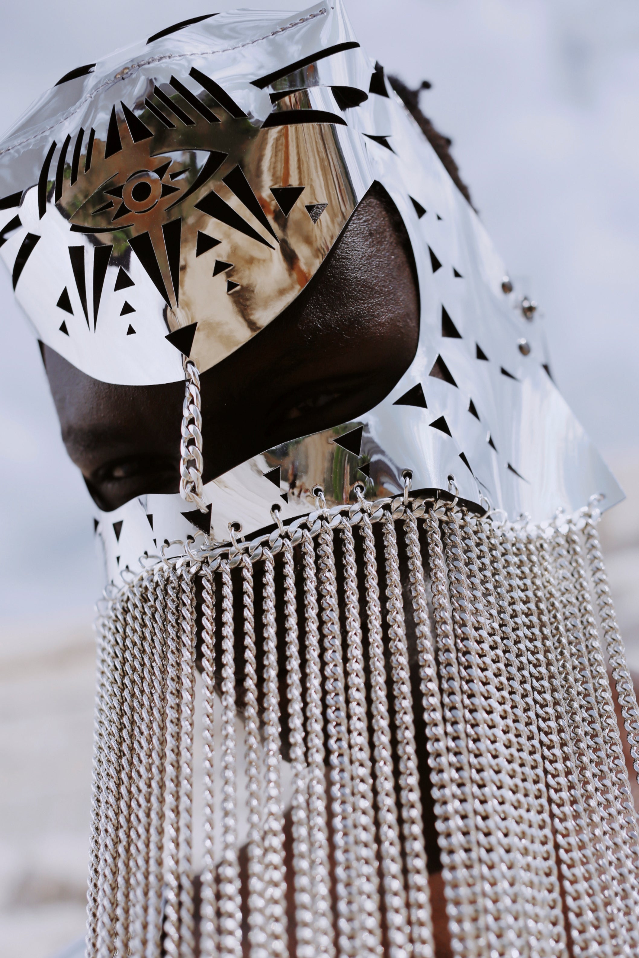 Mask with chain