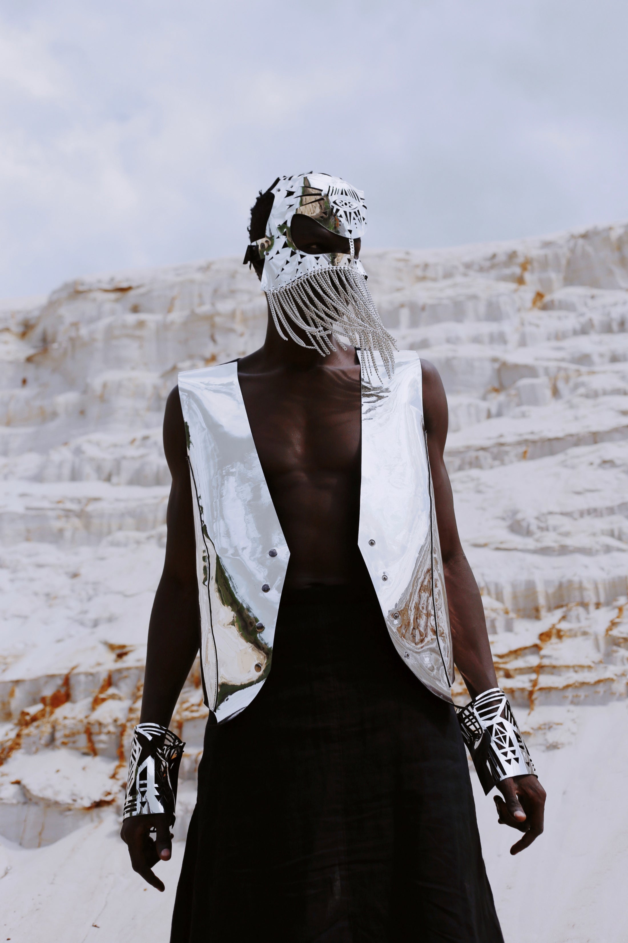 Mask with chain