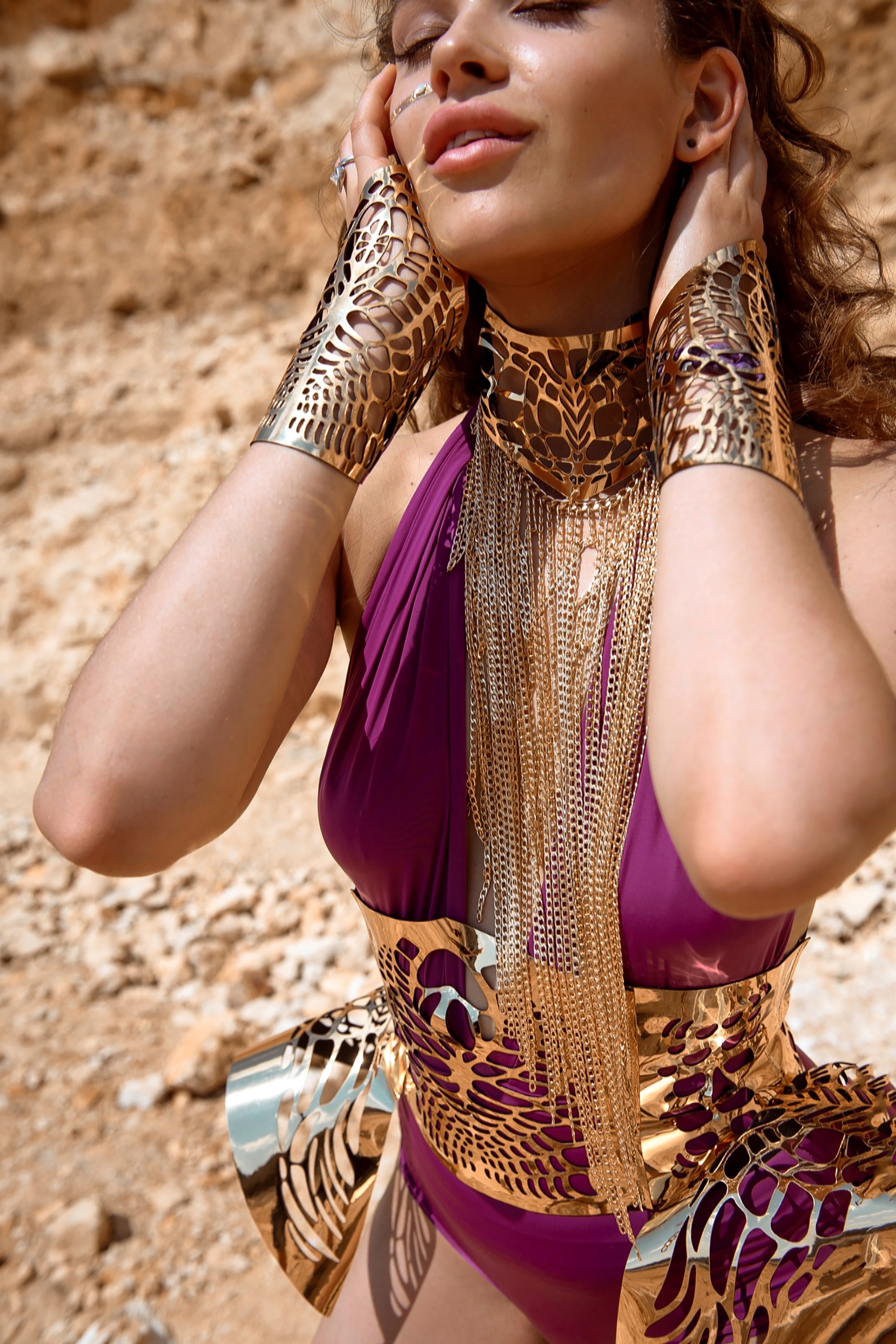 Set / Corset, choker, bracelets / GOLD